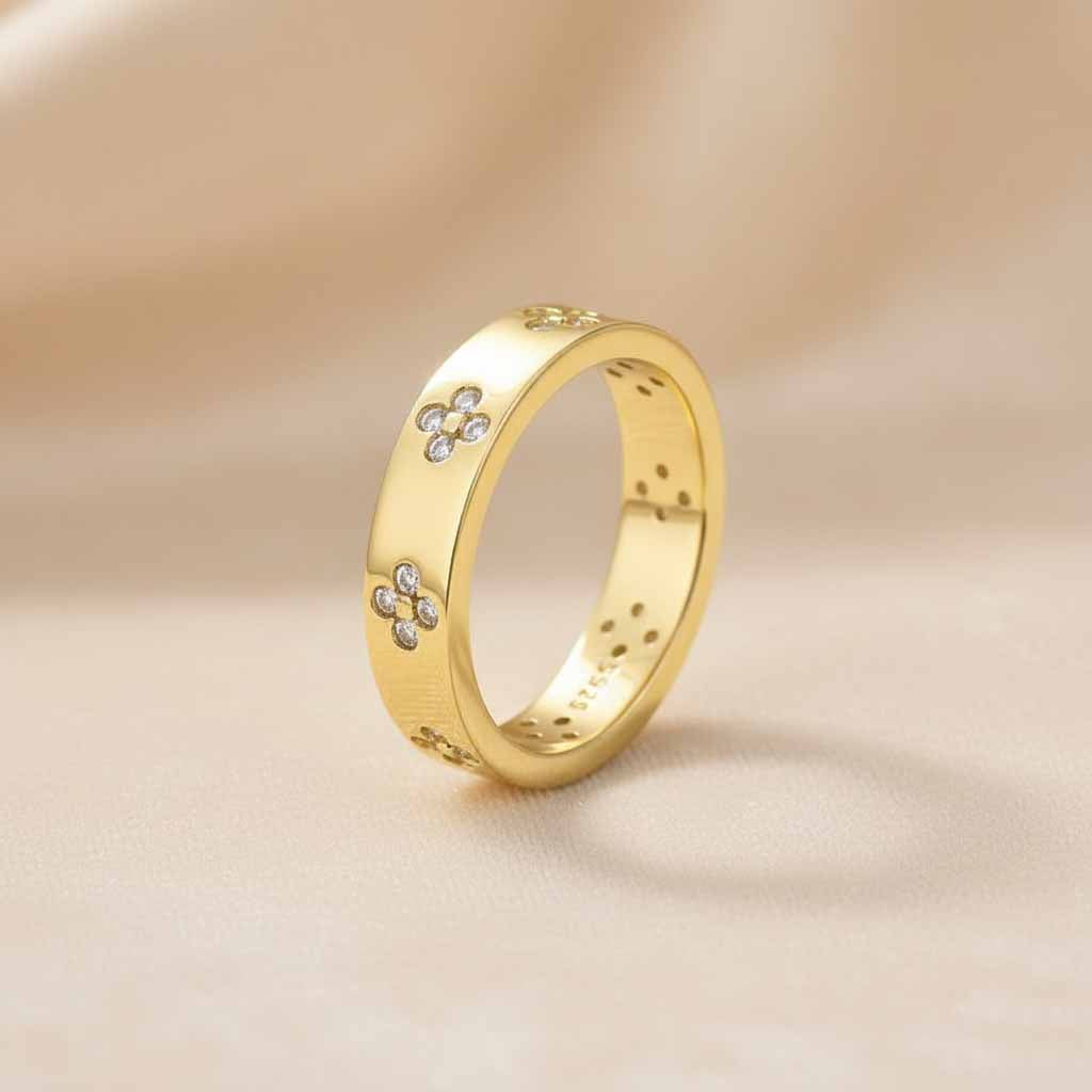 Gelovely Moissanite Yellow Gold Clover Wide Wedding Band