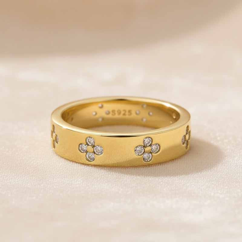 Gelovely Moissanite Yellow Gold Clover Wide Wedding Band