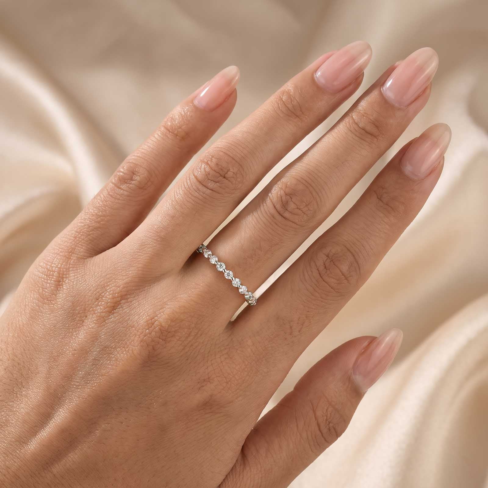 S925 Moissanite 0.858Ct Round Cut Mint Green & White Stone Half Eternity Wedding Band